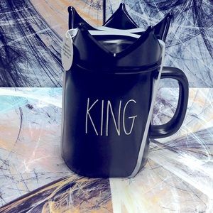 Rae Dunn Brand New mug with king lid.